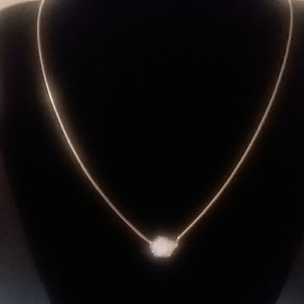 Kendra Scott necklace